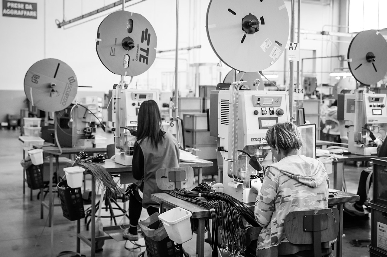 Facon Srl si occupa dello sviluppo e della commercializzazione di cablaggi elettrici